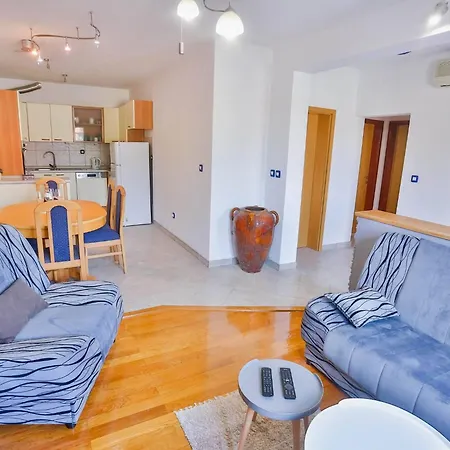Apartment Lenka With Garden *
